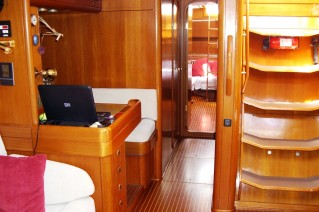kia ora III companionway